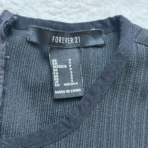 Forever 21 Size S sleeveless mini dress with a close fit - Picture 3 of 7